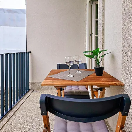 Loft W. Private Balcony And Ac Few Steps To River Apartman