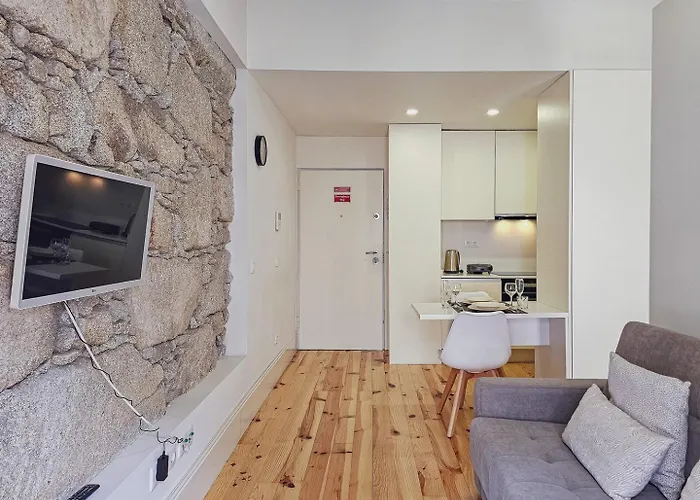 Loft W. Private Balcony And Ac Few Steps To River