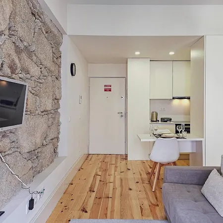 Loft W. Private Balcony And Ac Few Steps To River