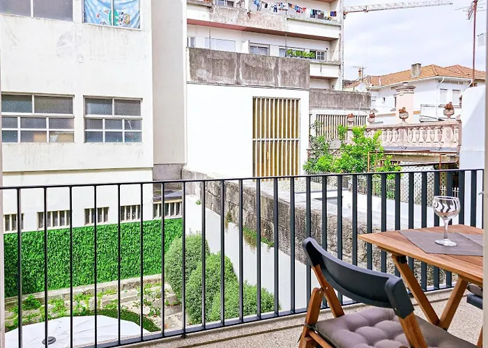 Lägenhet Loft W. Private Balcony And Ac Few Steps To River